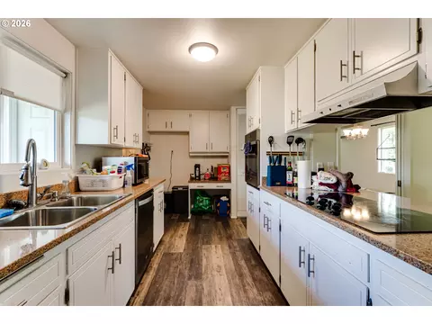 Kitchen - 1812 Brittany St, Eugene, OR 97405 photo 2 of 3