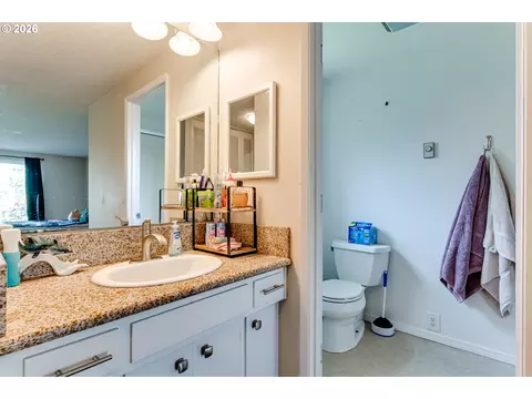 Bath - 1812 Brittany St, Eugene, OR 97405 photo 1 of 3