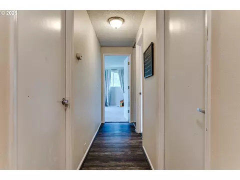 Entry Way - 1812 Brittany St, Eugene, OR 97405 photo 1 of 2
