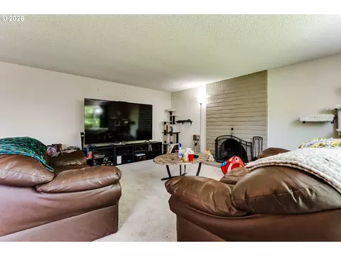 Living - 1812 Brittany St, Eugene, OR 97405 photo 3 of 3