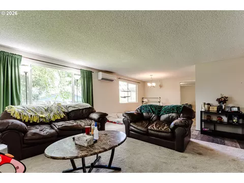 Living - 1812 Brittany St, Eugene, OR 97405 photo 1 of 3