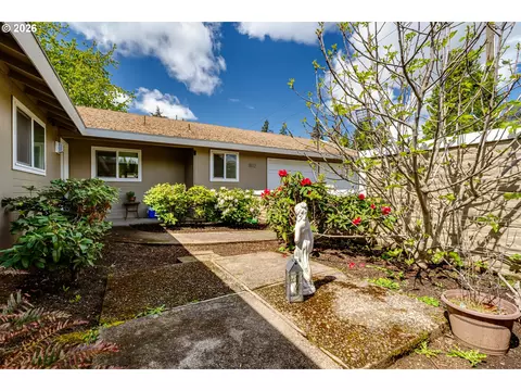 Exterior - 1812 Brittany St, Eugene, OR 97405 photo 4 of 11