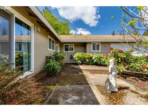 Exterior - 1812 Brittany St, Eugene, OR 97405 photo 2 of 11