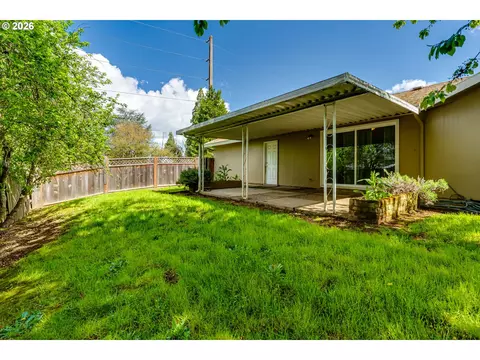 Exterior - 1812 Brittany St, Eugene, OR 97405 photo 7 of 11