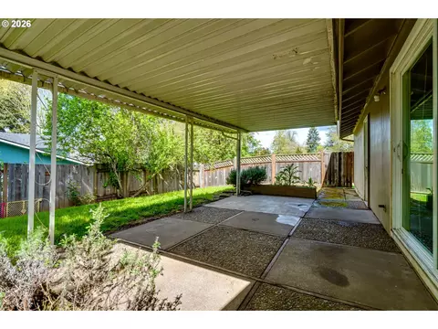 Exterior - 1812 Brittany St, Eugene, OR 97405 photo 6 of 11