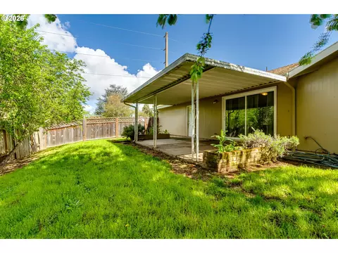 Exterior - 1812 Brittany St, Eugene, OR 97405 photo 8 of 11