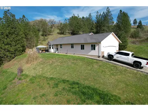 1357 NE Ballard Ct, Myrtle Creek, OR 97457