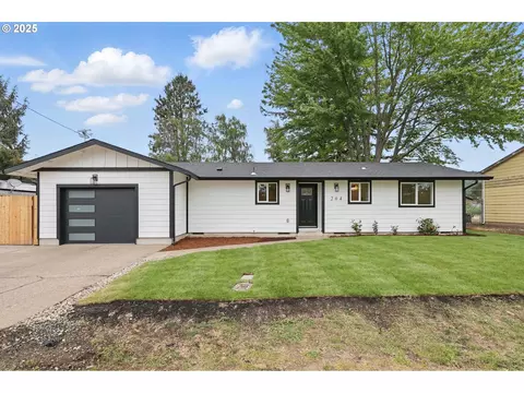 204 Maddox Ave, Amity, OR 97101