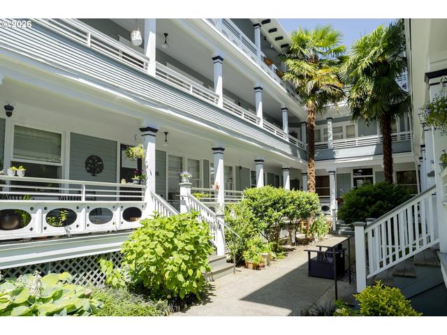 2127 NW Irving St, Portland, OR 97210