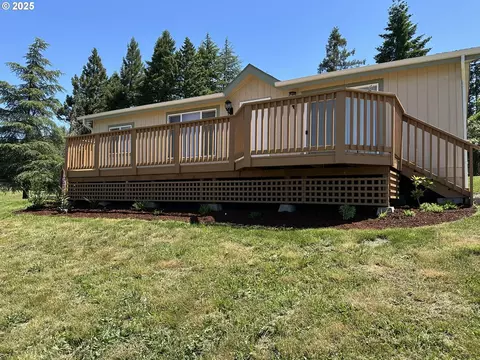 413 SE Pear St, Oakland, OR 97462