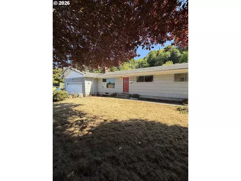 891 Rowe St, Reedsport, OR 97467