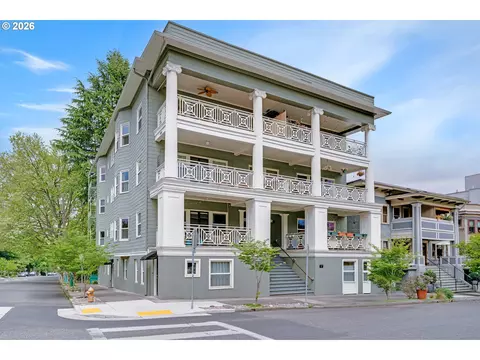 2387 NW Northrup St #9, Portland, OR 97210