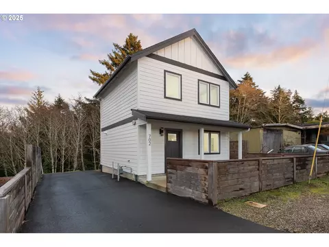 702 SE Reef Ave, Lincoln City, OR 97367