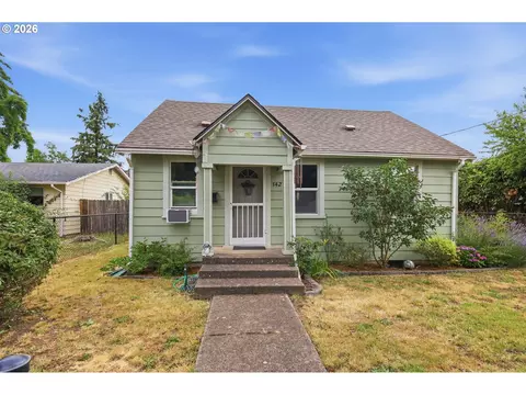 1427 Mill St, Springfield, OR 97477 photo 2