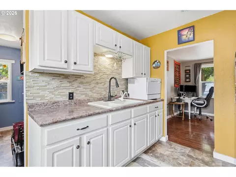 1427 Mill St, Springfield, OR 97477 photo 13