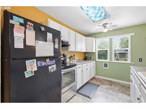 1427 Mill St, Springfield, OR 97477 photo 11