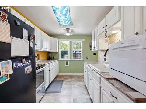 1427 Mill St, Springfield, OR 97477 photo 10