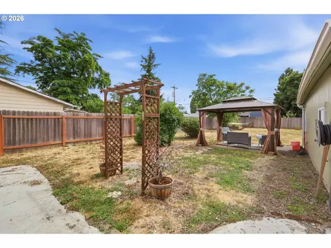1427 Mill St, Springfield, OR 97477 photo 30