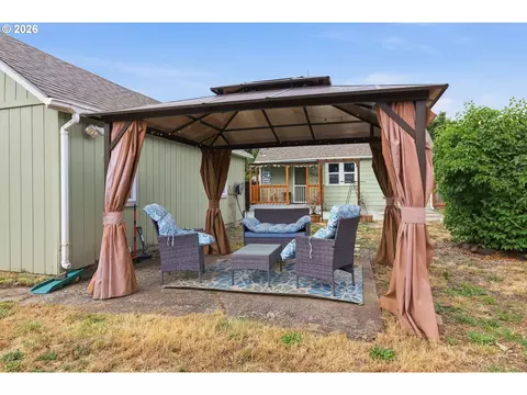 1427 Mill St, Springfield, OR 97477 photo 34