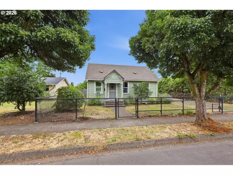 1427 Mill St, Springfield, OR 97477 photo 4