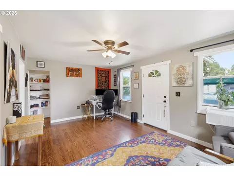 1427 Mill St, Springfield, OR 97477 photo 8