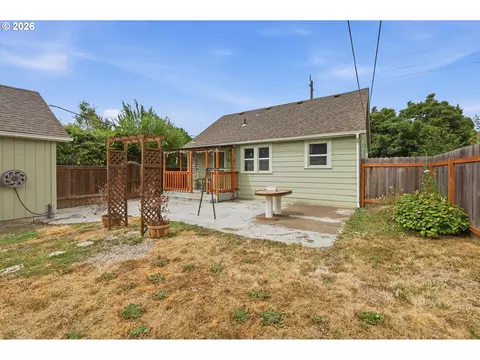 1427 Mill St, Springfield, OR 97477 photo 32