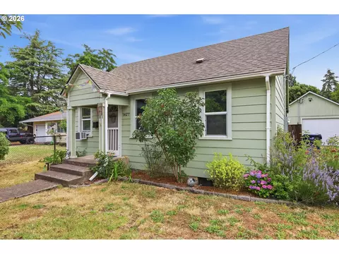 1427 Mill St, Springfield, OR 97477 photo 3