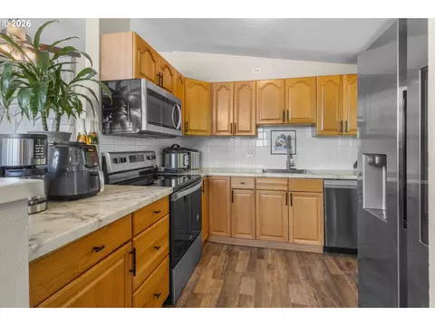 2021 SE Hale Dr, Gresham, OR 97080 photo 16