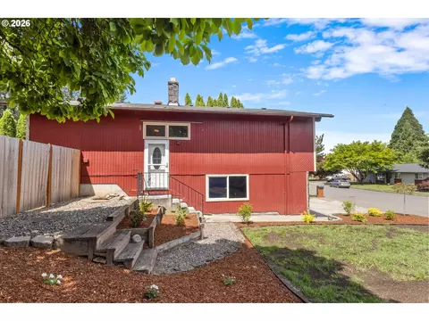 2021 SE Hale Dr, Gresham, OR 97080 photo 3