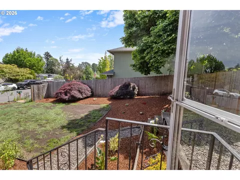 2021 SE Hale Dr, Gresham, OR 97080 photo 6