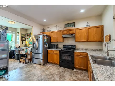 Kitchen - 2567 NW 1st Dr, Gresham, OR 97030 photo 1 of 4