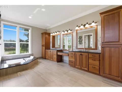 Bath - 40818 SE Trubel Rd, Sandy, OR 97055 photo 2 of 6