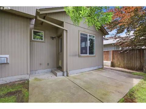 Exterior - 1961 Adelman Loop, Eugene, OR 97402 photo 2 of 7
