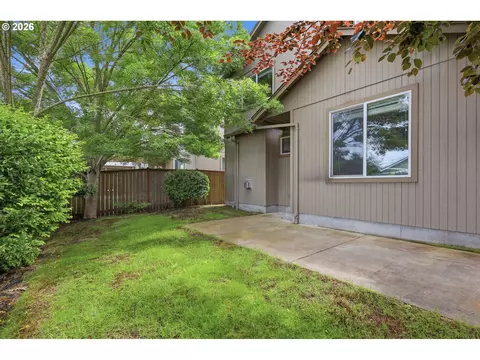 Exterior - 1961 Adelman Loop, Eugene, OR 97402 photo 6 of 7