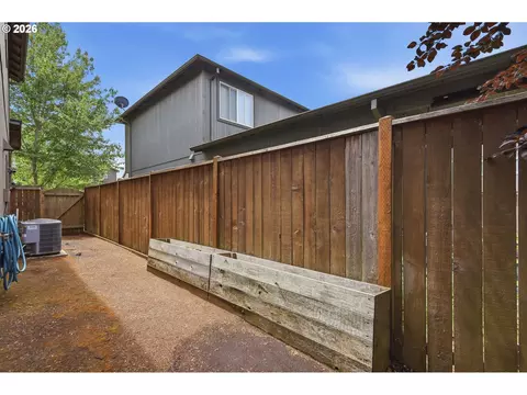 Exterior - 1961 Adelman Loop, Eugene, OR 97402 photo 5 of 7