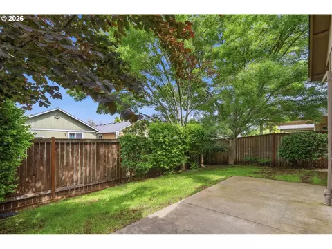 Exterior - 1961 Adelman Loop, Eugene, OR 97402 photo 3 of 7