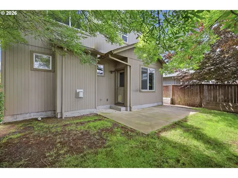 Exterior - 1961 Adelman Loop, Eugene, OR 97402 photo 7 of 7