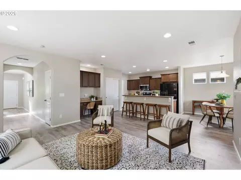 Living - 1961 Adelman Loop, Eugene, OR 97402 photo 2 of 4
