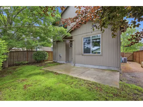 Exterior - 1961 Adelman Loop, Eugene, OR 97402 photo 4 of 7