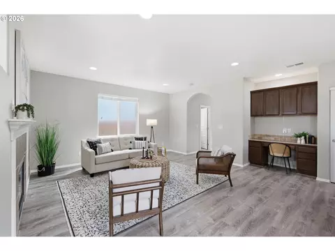 Living - 1961 Adelman Loop, Eugene, OR 97402 photo 4 of 4