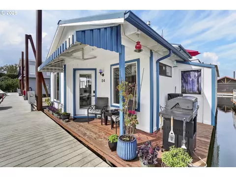 19609 NE Marine Dr #D-4, Portland, OR 97230