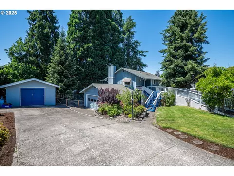 566 65th St, Springfield, OR 97478