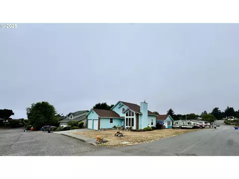 1302 English Ct, Brookings, OR 97415