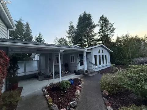212 Munsel Creek Loop, Florence, OR 97439