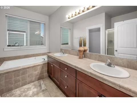 Bath - 2037 SE Centurion Way, Gresham, OR 97080 photo 1 of 4