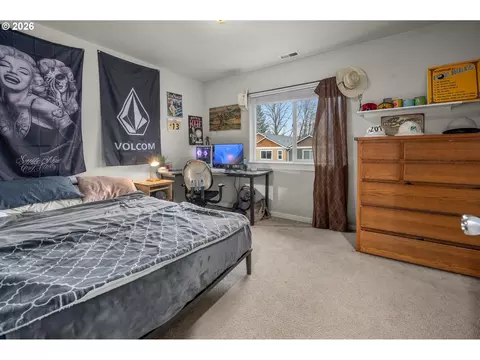 Bedroom - 2037 SE Centurion Way, Gresham, OR 97080 photo 3 of 4