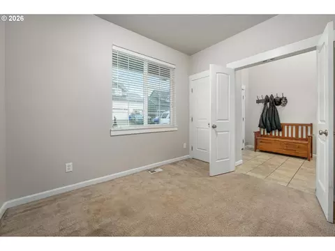 Entry Way - 2037 SE Centurion Way, Gresham, OR 97080 photo 3 of 7
