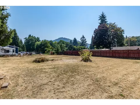 Exterior - 340 Fifth St, Dillard, OR 97432 photo 6 of 10