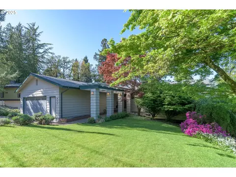 637 E 39th Pl, Eugene, OR 97405