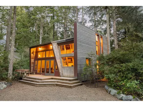 275 Ocean Ave, Manzanita, OR 97130